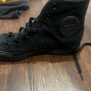 Size 8 Women’s Converse High-tops